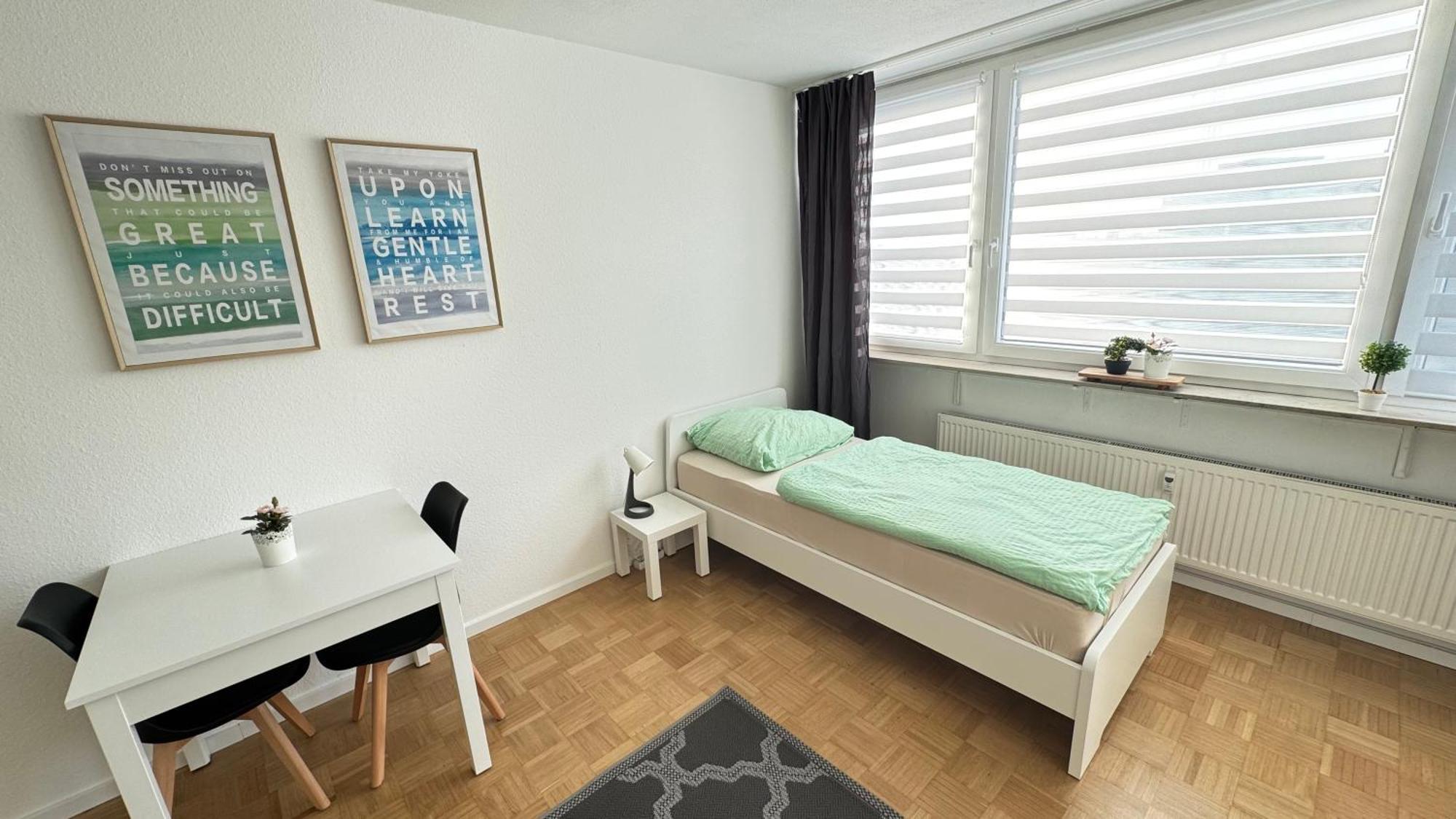 Monteur & Messezimmer Ratingen-Duesseldorf ภายนอก รูปภาพ